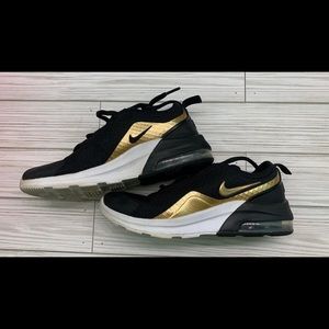 Boys Nike shoes size 1y